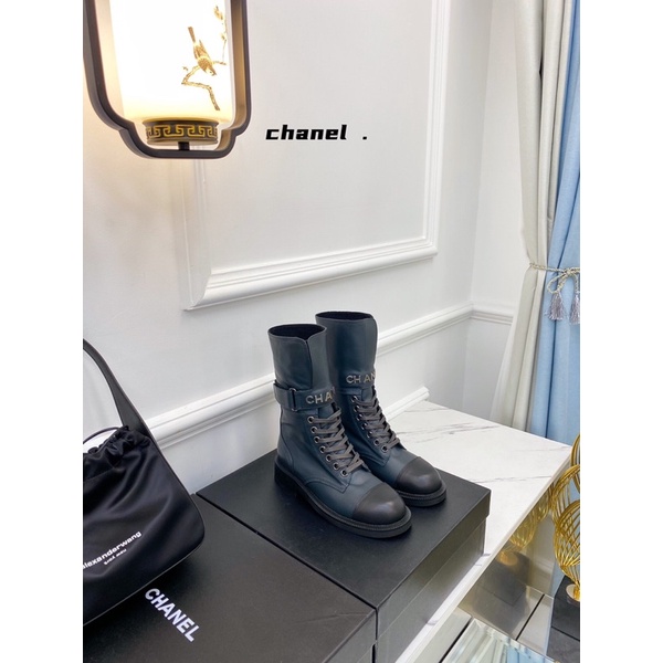 Giày cao cổ da Chanel phong cách thanh lịch tạo cảm giác khác biệt, vải da bê, đế kết hợp nhiều lớp