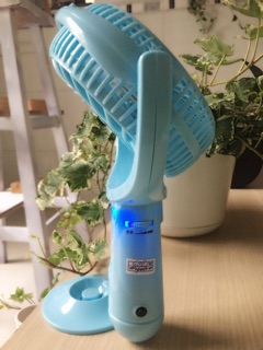 Quạt mini cầm tay DP nhiều cấp độ gió.