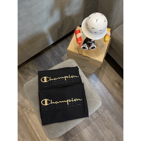 Tee Cʜᴀmᴘɪᴏɴ 3Line thêu toàn bộ chữ. | BigBuy360 - bigbuy360.vn