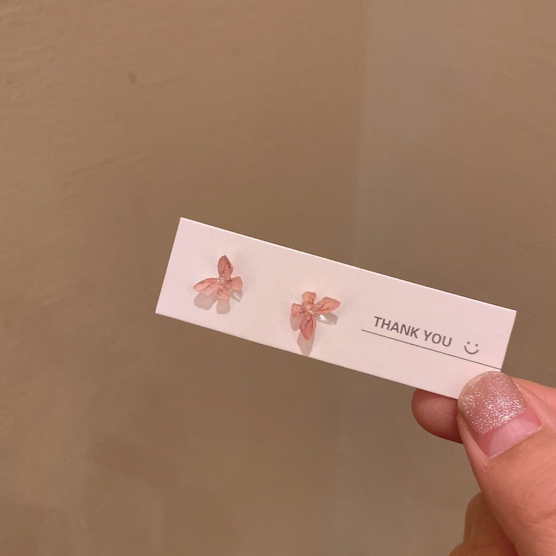 Đôi bông tai hình bươm bướm nhiều màu bằng nhựa xinh xắn dành cho nữ