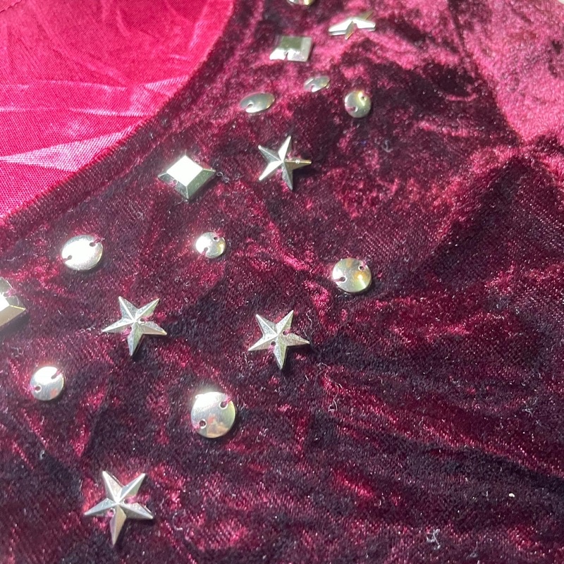 Đầm vải nhung đỏ style gothic quyến rũ