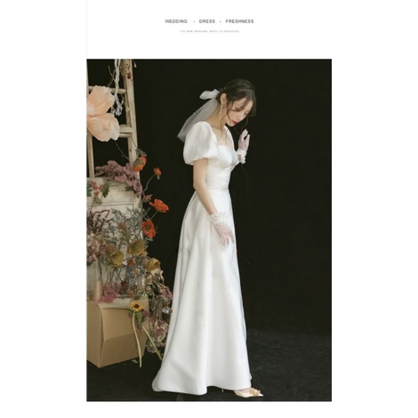 Váy cưới có dây rút trên lưng ôm dáng xoè dài xẻ trước