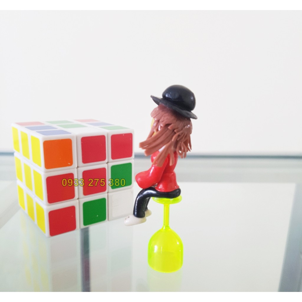 Mô hình Cô gái áo đỏ (Ngồi trên chiếc ly)w