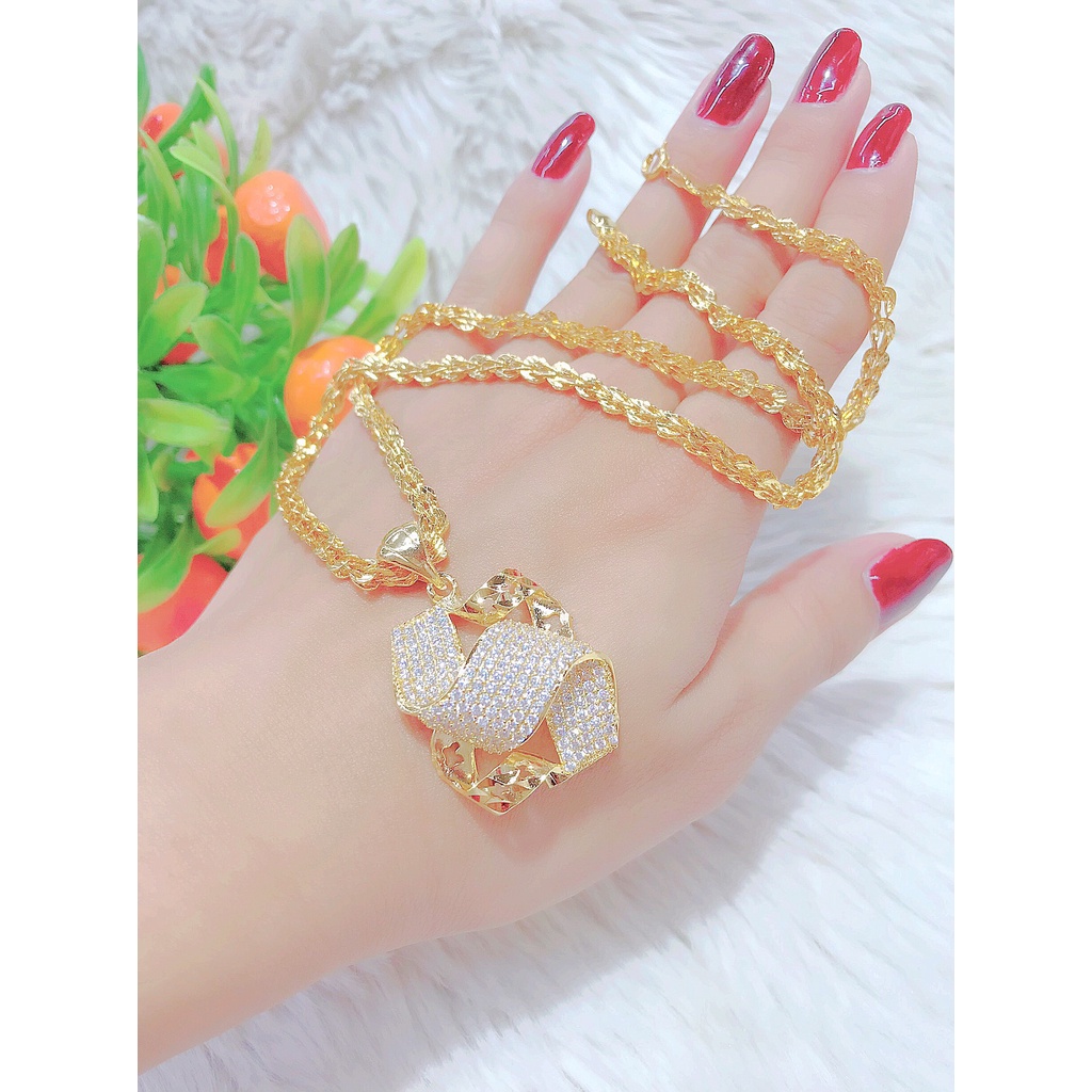 Mặt dây chuyền nữ UHA mạ vàng 18K kiểu dáng sang trọng M1041157