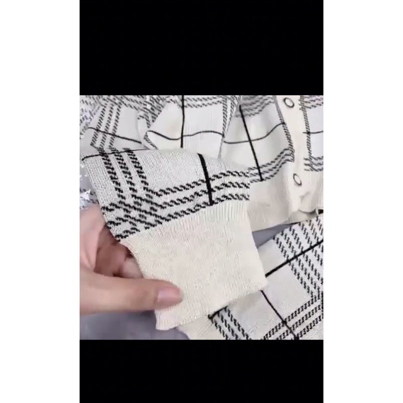 Set len kẻ 2 món gồm áo dài tay cổ tim mix chân váy dáng A