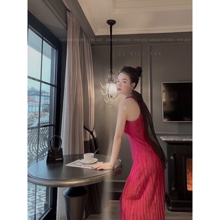 Váy yếm xoè nơ cổ
