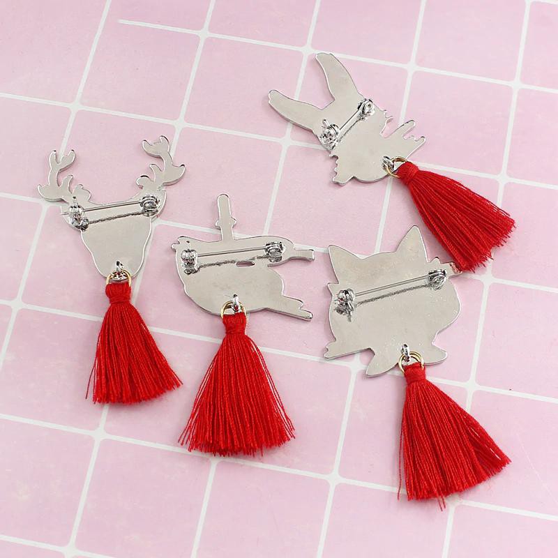 Pin cài áo nai/ thỏ/ rắn/ cáo phối tua rua đỏ - GC036