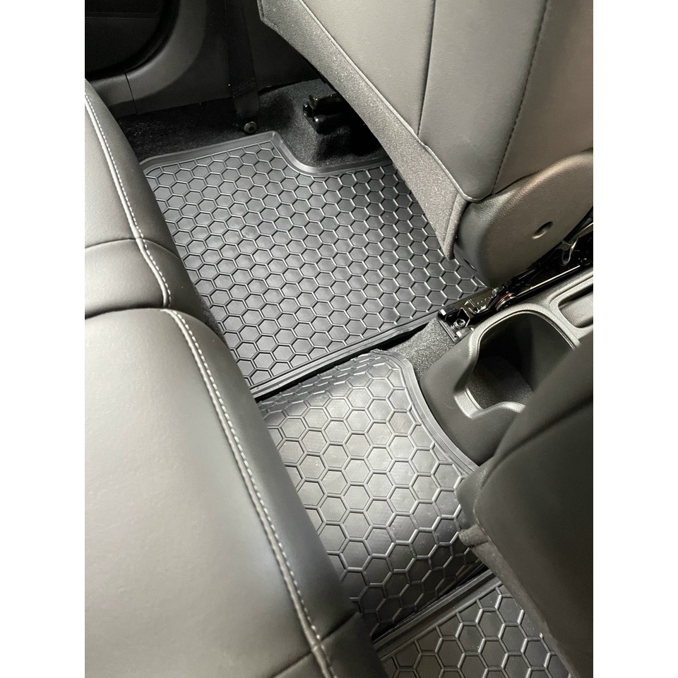 Thảm lót sàn ô tô Vinfast Fadil 2019-2022, bộ trải sàn cao su PVC đúc, không mùi dễ dàng vệ sinh giá tốt