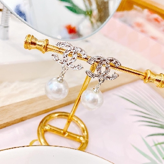 Bông tai nữ đẹp - Khuyên tai nữ màu bạc đính châu dễ thương