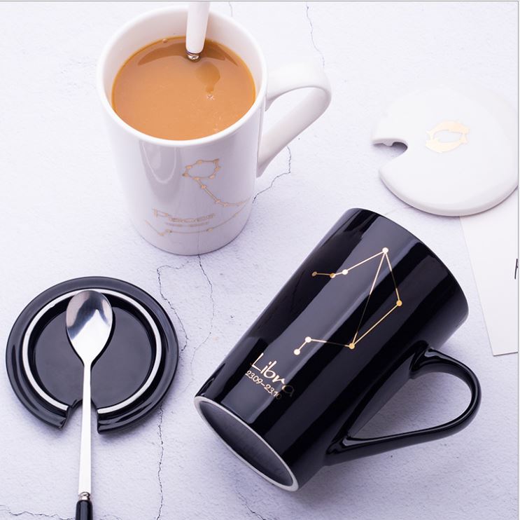 LY NƯỚC 12 CUNG HOÀNG ĐẠO KÈM NẮP LY VÀ MUỖNG