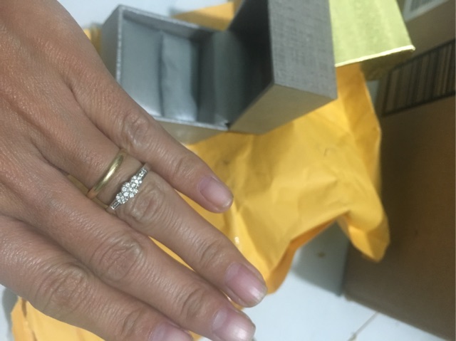 Nhẫn hoa kim cương