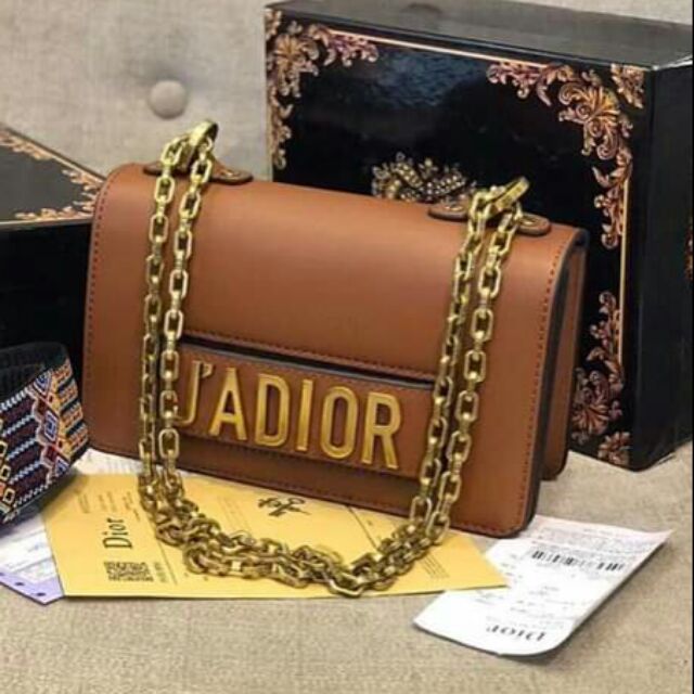 J*A*D*I*OR super 
- Size: 24cm 
- Da thật cực đẹp, 2 quai thay đổi: quai xích + quai vải
- Fullbox VIP + Bill