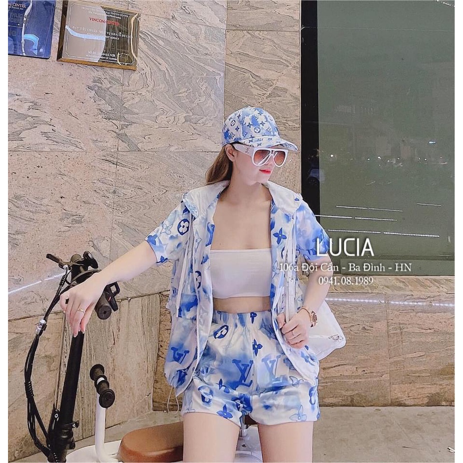 Bộ LV cộc tay mũ có khóa cực cá tính. Chất thô lụa QC xịn xò, áo khóa kéo, túi hộp hai bên, mũ rộng có dây rút cực tiện