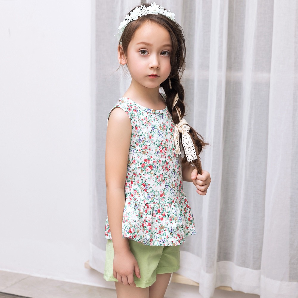 Set quần áo Sanlutoz gồm áo thun cotton không tay in hình hoa nhỏ và quần short thời trang cho bé gái