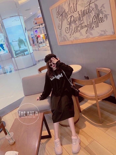 Váy xoắn lưng in chữ dài tay dáng dài alright | BigBuy360 - bigbuy360.vn