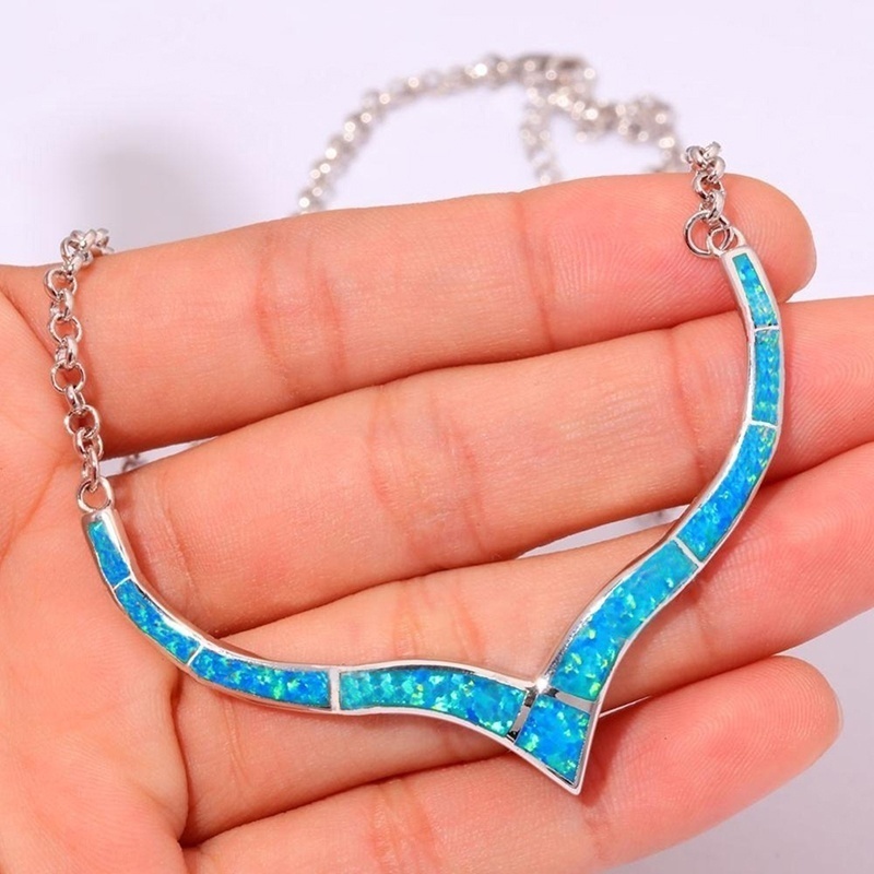 vòng cổ Mặt Hình Người Đính Đá Opal Xanh Phong Cách Cổ Điển