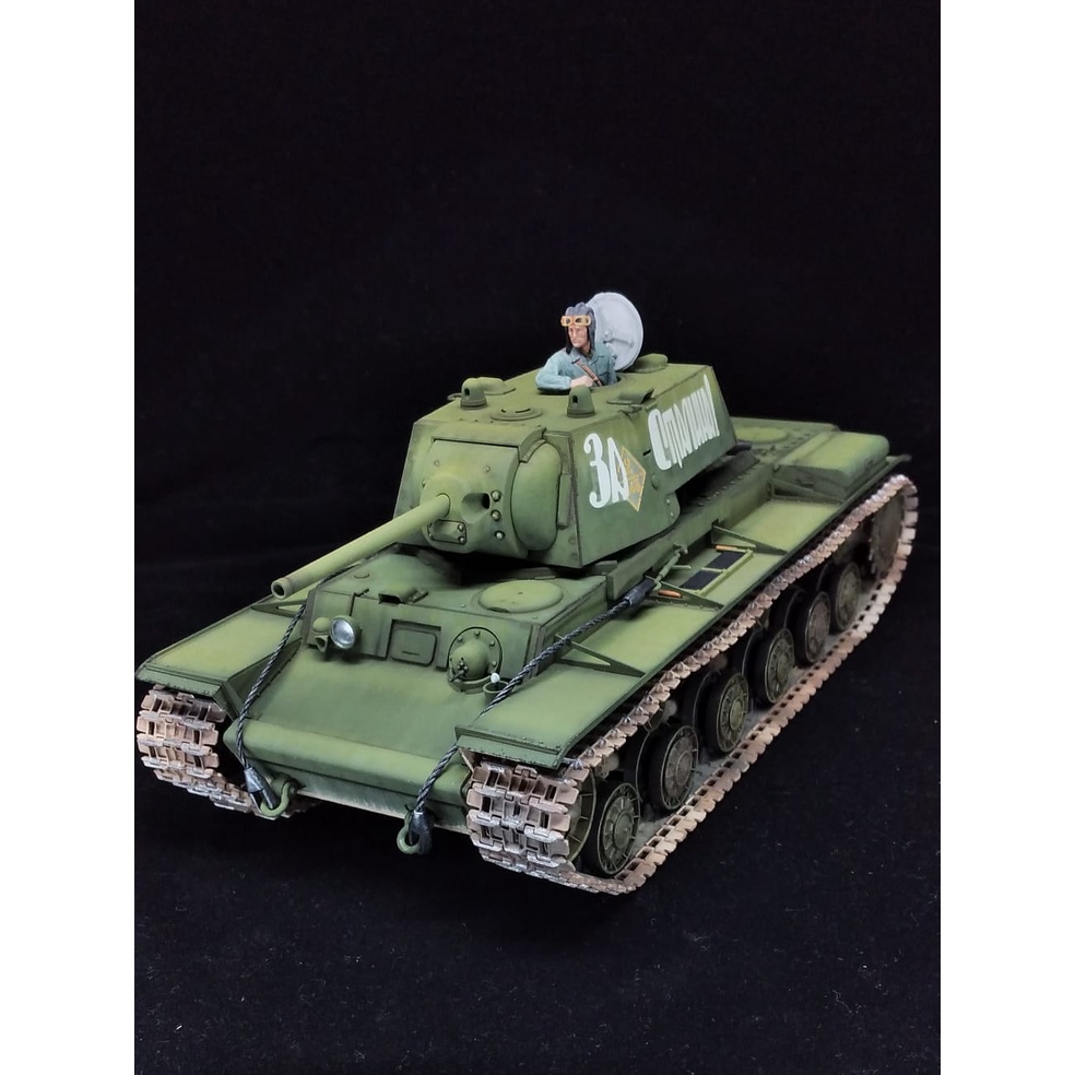 Mô hình lắp ráp xe tăng quân sự Nga 1/35 SCALE RUSSIAN HEAVY TANK KV-1 MODEL 1941 EARLY PRODUCTION Tamiya 35372