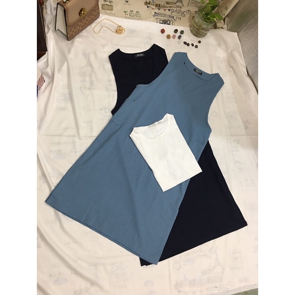 Đầm midi yếm sát nách trơn màu xanh và màu đen | BigBuy360 - bigbuy360.vn