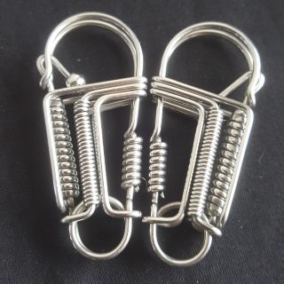 Móc khóa uốn thủ công