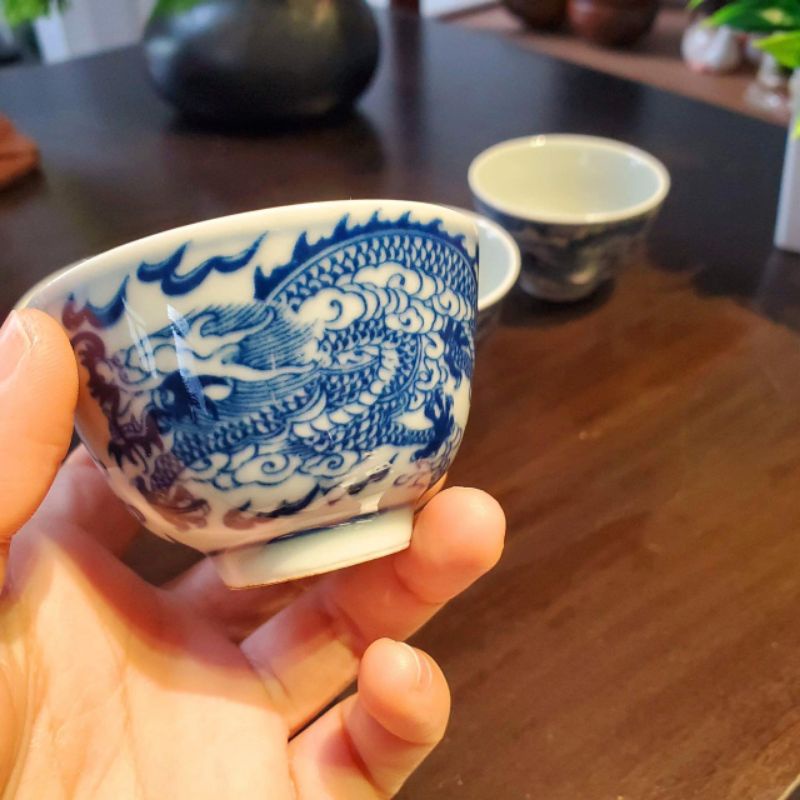 Chén trà hoạ tiết Long Vân thủ công