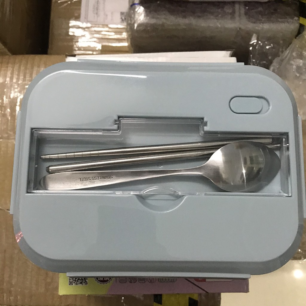 Hộp Cơm thủy tinh 3 Ngăn Kèm Đũa Thìa Inox - Giao Màu Ngẫu Nhiên | BigBuy360 - bigbuy360.vn