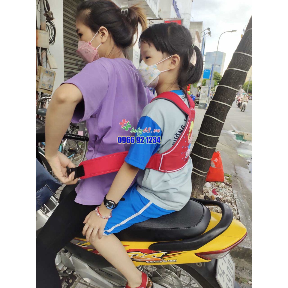 Đai đi xe máy dạng balo cho bé