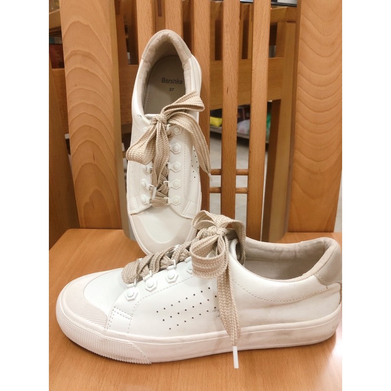 Giày Bershka size 37, new 99%, xỏ 1 lần