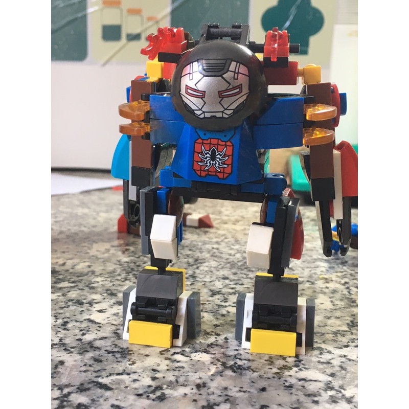 LEGO ROBOT KHỔNG LỒ CỦA IRONMAN