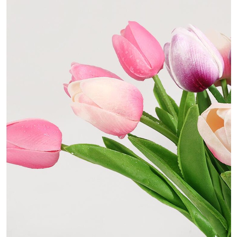 Bó hoa tulip nhân tạo trang trí tiệc cưới