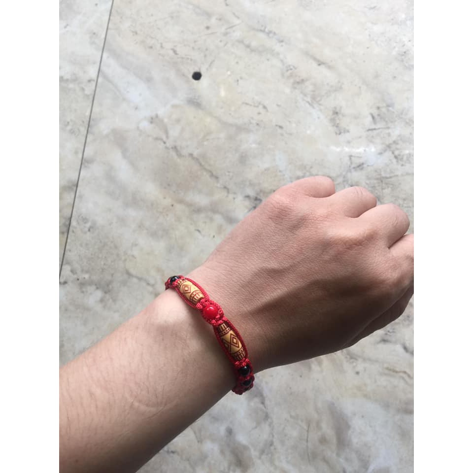 Vòng tay thắt dây