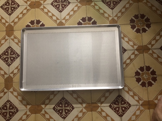 Khay phẳng lỗ nhôm 46x72
