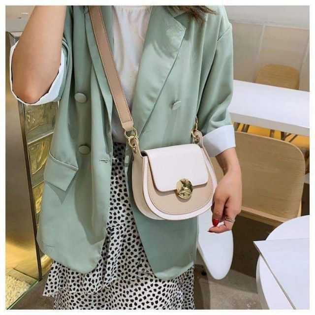 Túi đeo chéo khóa tròn