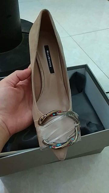 Giày cao gót mặt đá