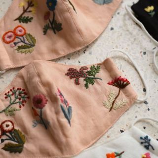Khẩu trang thêu tay linen