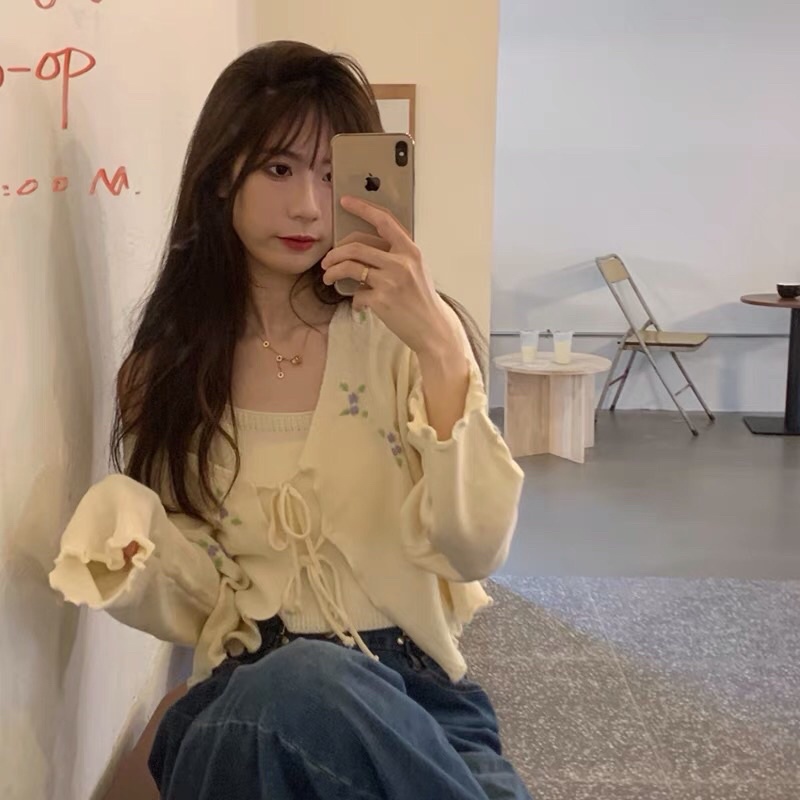 Set áo cardigan và áo 2 dây màu vàng nhạt