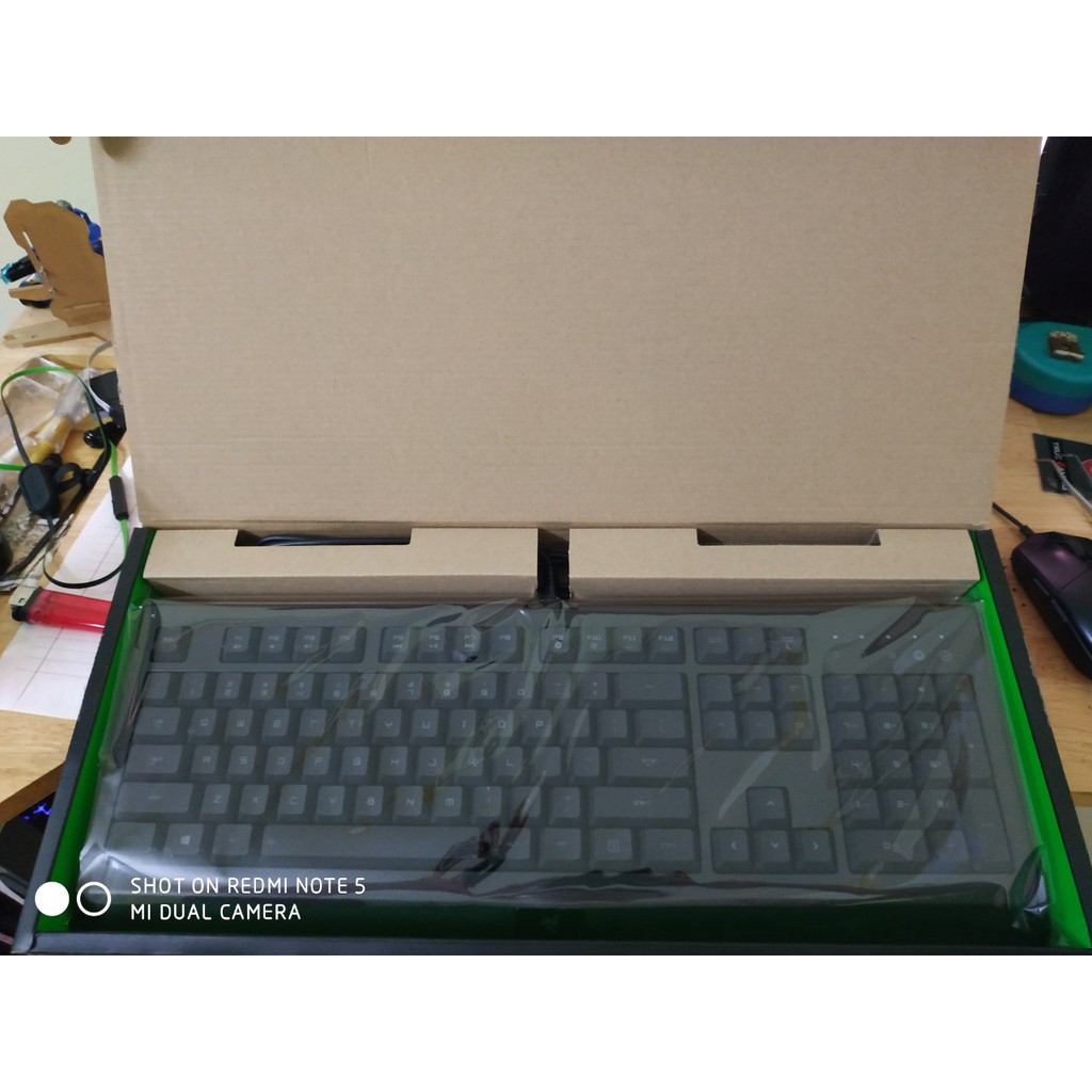 Razer Cynosa Chroma Pro keyboard specializes in pubg games with blue LEDs