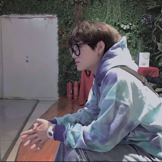 Áo nỉ có mũ loang lổ