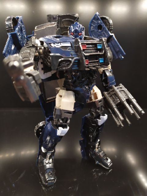 Mô hình Barricade TLK - BmB Savior