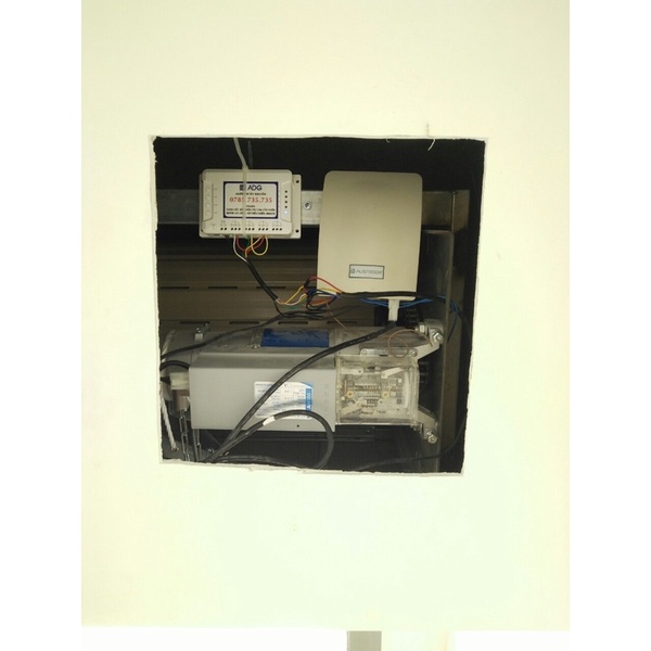 hộp điều khiển cửa cuốn qua điện thoại tích hợp camera full HD 1080