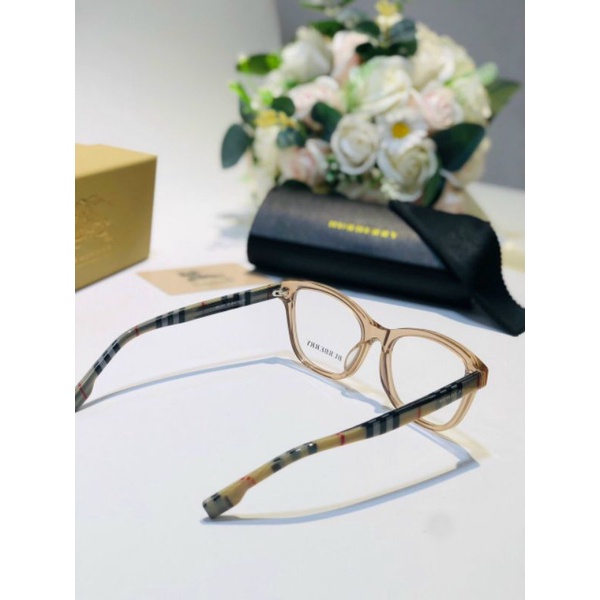 Mắt kính bur berry màu trà