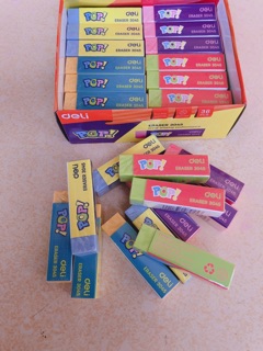 Tẩy Bút Chì Deli Hộp 36 chiếc