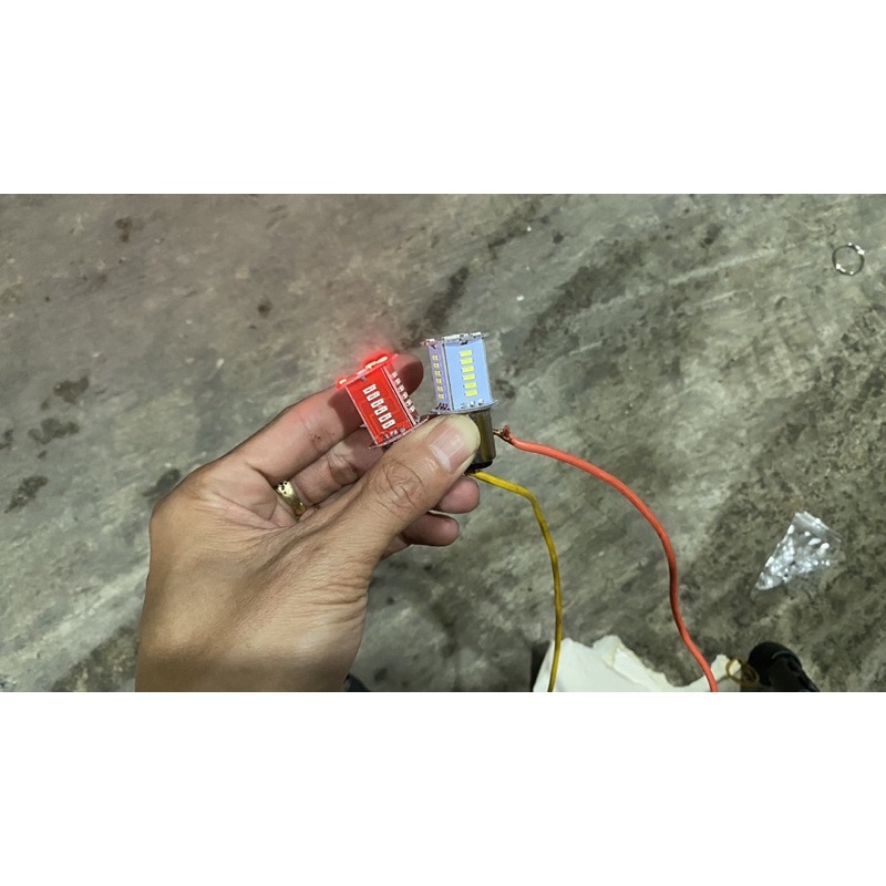 Đèn led chớp F1 có hiệu ứng chạy audi
