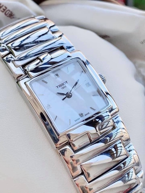 Đồng hồ nữ Tissot 1853 T-Evocation T051.310.11.116.00 30mm Swiss Made, mặt khảm trai, đính kim cương, kính Sapphire