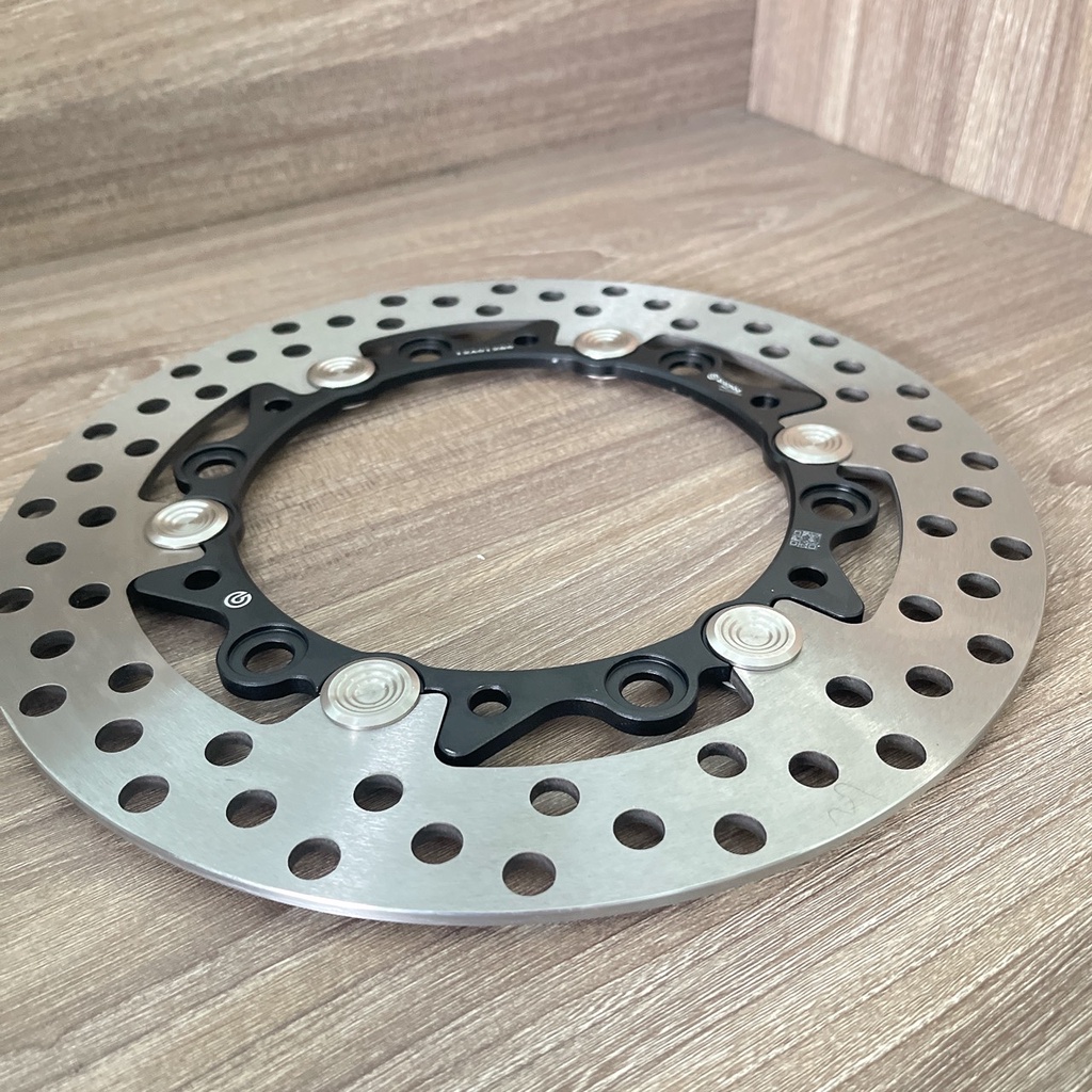 Đĩa Bremb@ trước Winner màu đen lắp như zin, khoen inox 304 siêu sáng