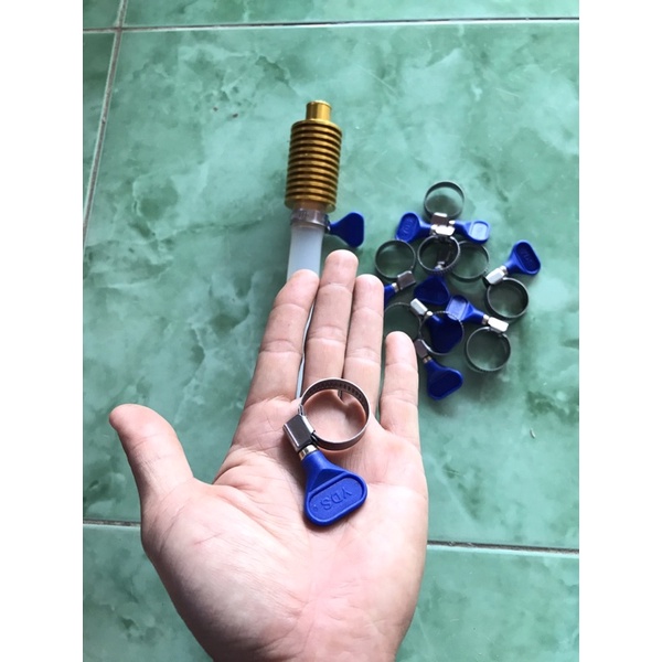 Cổ dê siết ống nước mát.