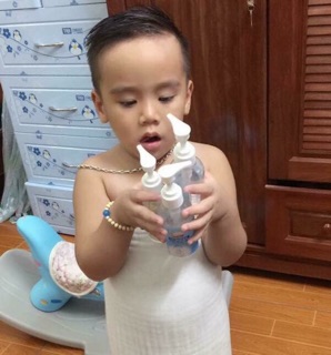 Dầu Tắm Thảo Dược Mẹ & Bé