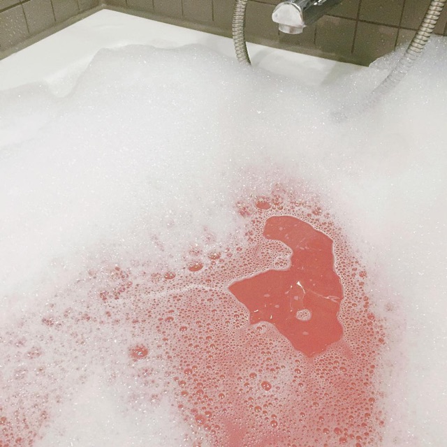 Bánh tạo bọt tắm LUSH - Rose Jam Bubbleroon Bubble Bar | BigBuy360 - bigbuy360.vn