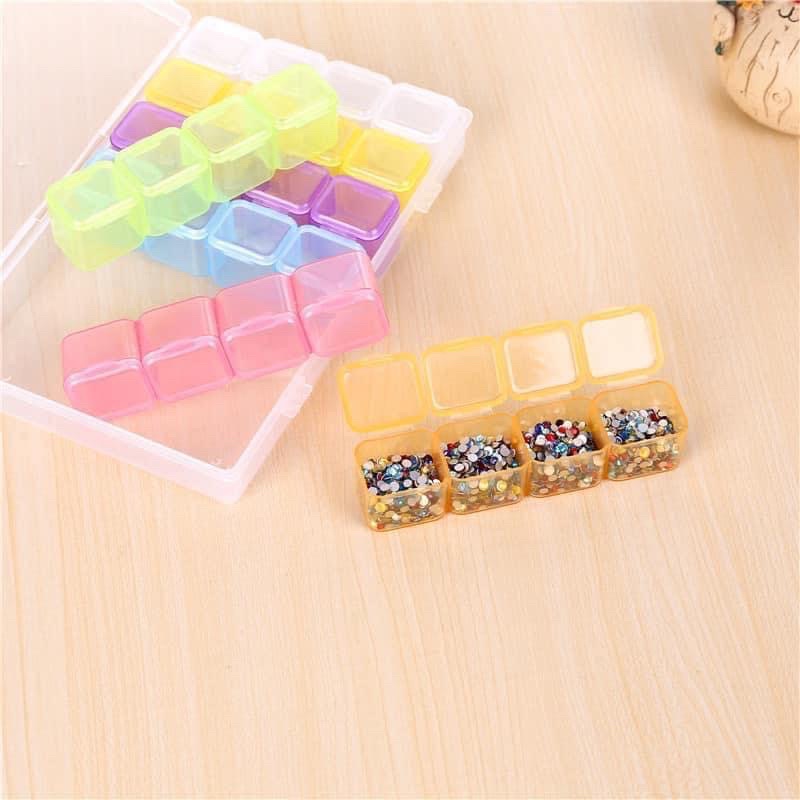 Khay nhựa 28 ô đựng đá đính móng tay chân 401778