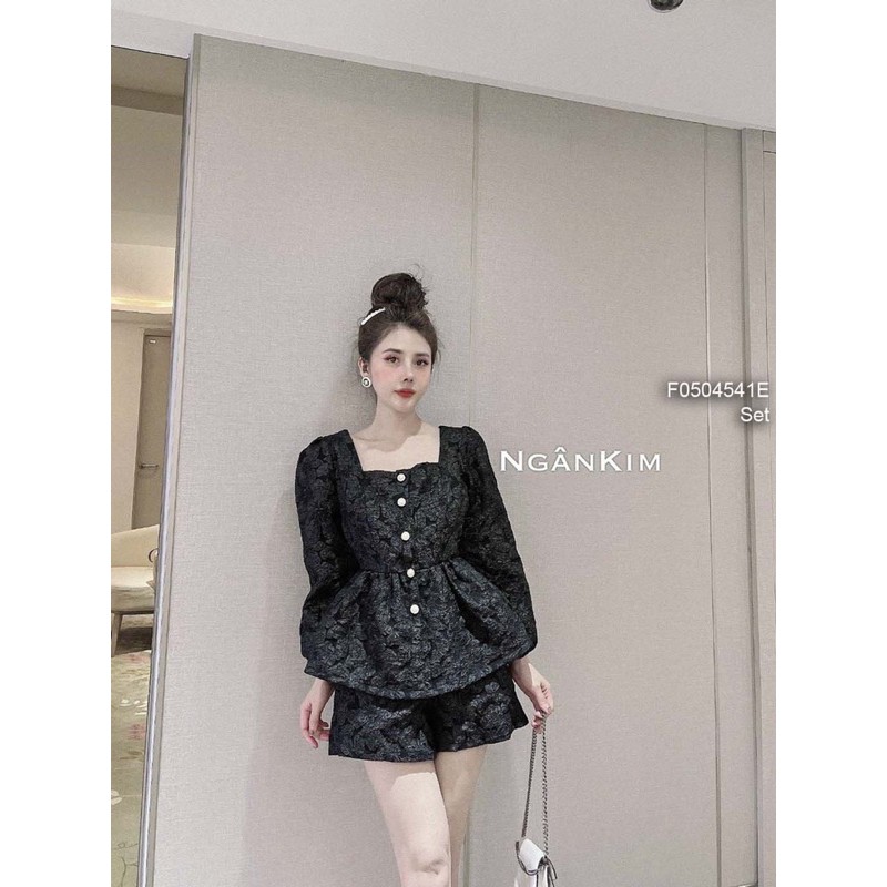 Set áo cổ vuông gắn mác tay dài + chân váy ngắn 1023 thaotranshop90