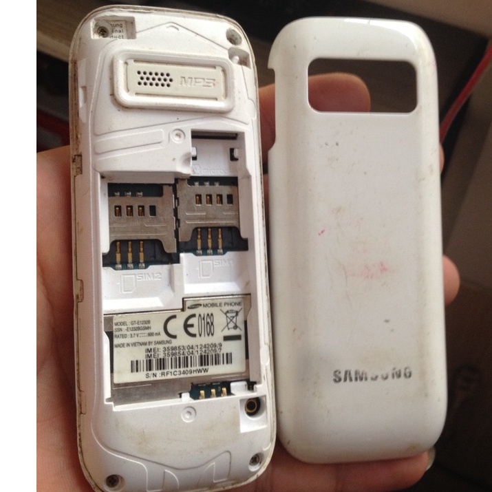 Xác SAMSUNG E1232B k pin,lên màn hơi phản quang,phím bấm ok,gắn sjm có sóng, nhưng gọi k thấy gì,bán xác ae lấy đồ